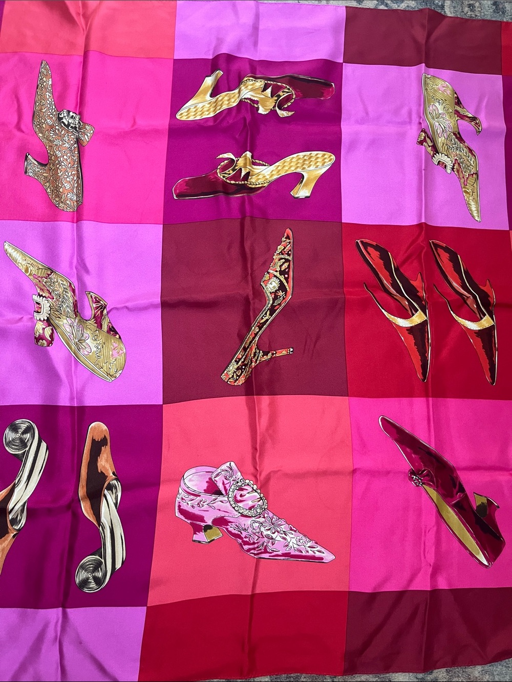 METROPOLITAN MUSEUM of ART Silk High Heel Scarf